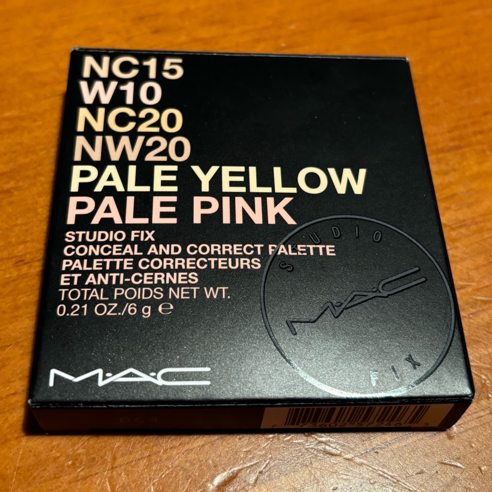 MAC Studio Fix Conceal and Correct Palette - Picture 2 of 16